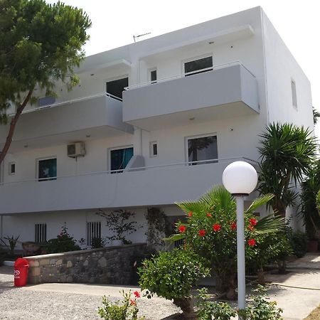 Blue Nest Hotel Tigkaki  Luaran gambar